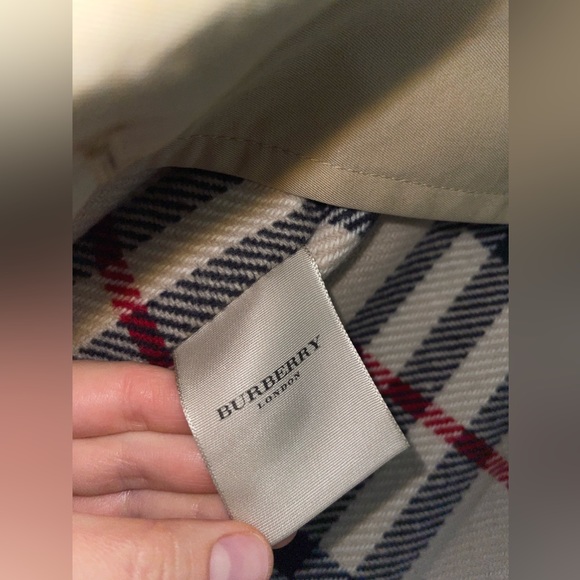 BURBERRY TRENCH COAT - Picture 10 of 17